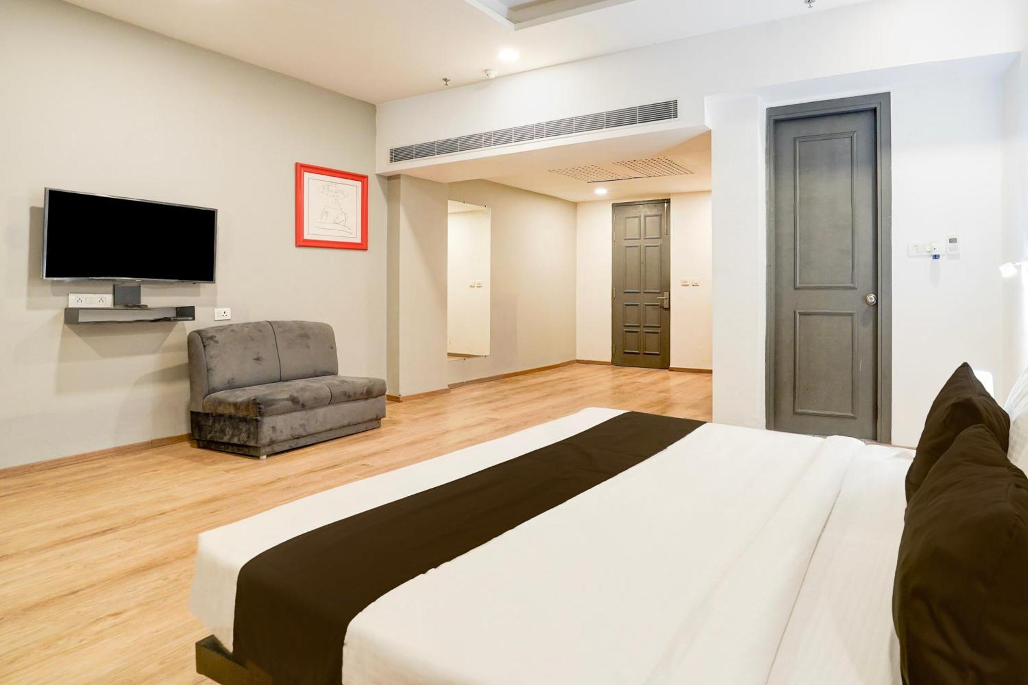 Super Townhouse Gomti Nagar Matiyari Hotel Chinhat Exterior photo