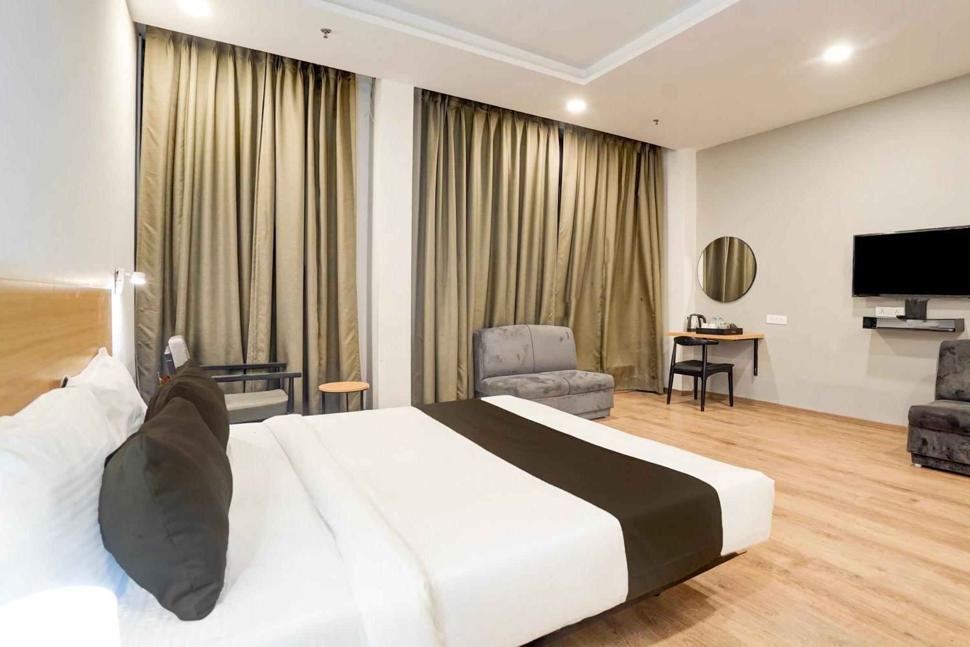 Super Townhouse Gomti Nagar Matiyari Hotel Chinhat Exterior photo