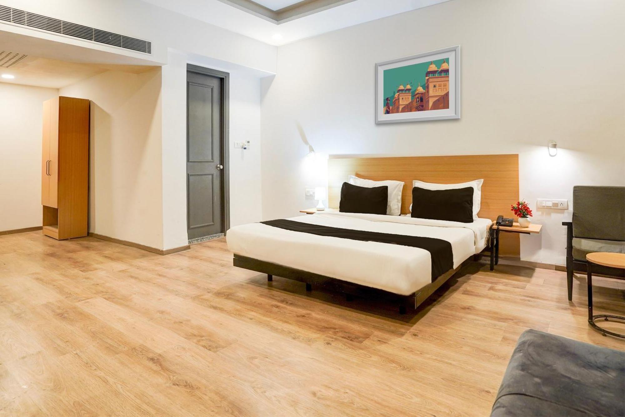 Super Townhouse Gomti Nagar Matiyari Hotel Chinhat Exterior photo